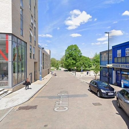 Super Studio With Two Bedrooms - Five Minutes From The Station! ロンドン エクステリア 写真
