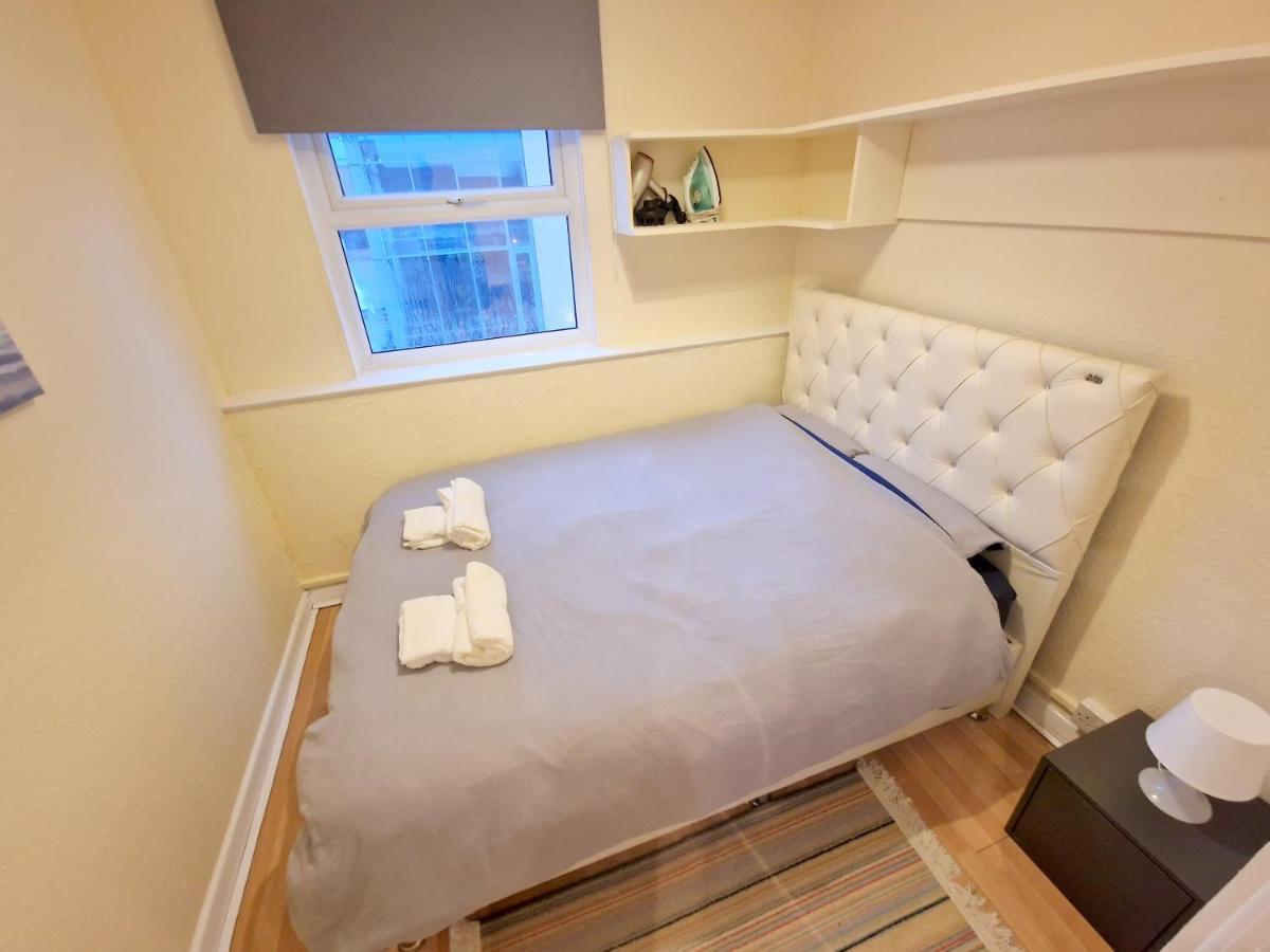 Super Studio With Two Bedrooms - Five Minutes From The Station! ロンドン エクステリア 写真
